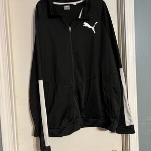 3/$15 BUNDLE - Men’s 4xlt Puma Black and White Zip-Up Jacket